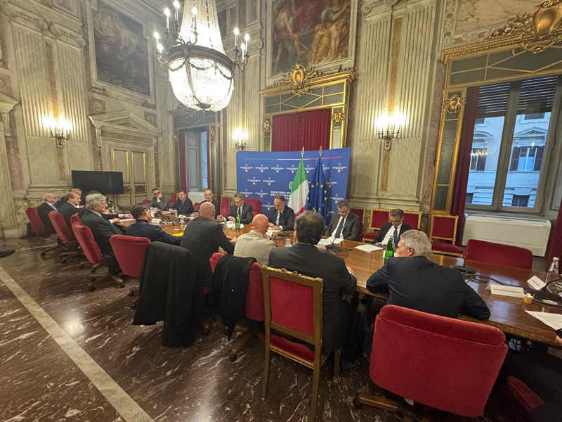 LATTE, CONFCOOPERATIVE, PIANO IN CINQUE MOSSE PER SALVARE IL PREZZO E DARE COMPETITIVITÀ AL SETTORE