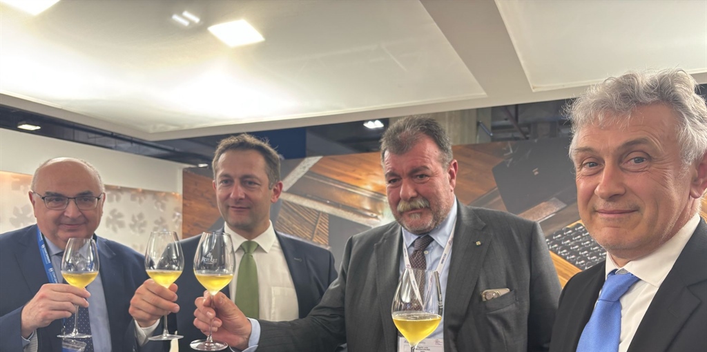 VINITALY, 4 CANTINE COOPERATIVE CENTENARIE PREMIATE DAL COMMISSARIO...