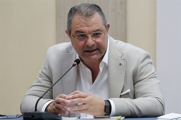 EUROPA A RISCHIO: SENZA INVESTIMENTI IN IA, IL FUTURO È IN GIOCO