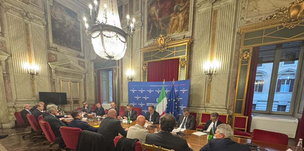 LATTE, CONFCOOPERATIVE, PIANO IN CINQUE MOSSE PER SALVARE IL PREZZO E...