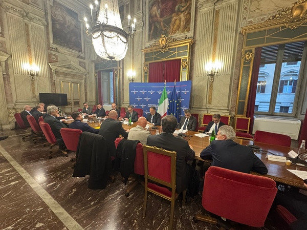 LATTE, CONFCOOPERATIVE, PIANO IN CINQUE MOSSE PER SALVARE IL PREZZO E DARE COMPETITIVITÀ AL SETTORE