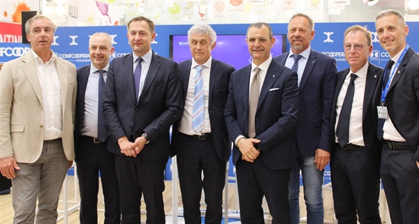 Vinitaly: Le massime Istituzioni Nazionali ed Europee allo stand Confcooperative 